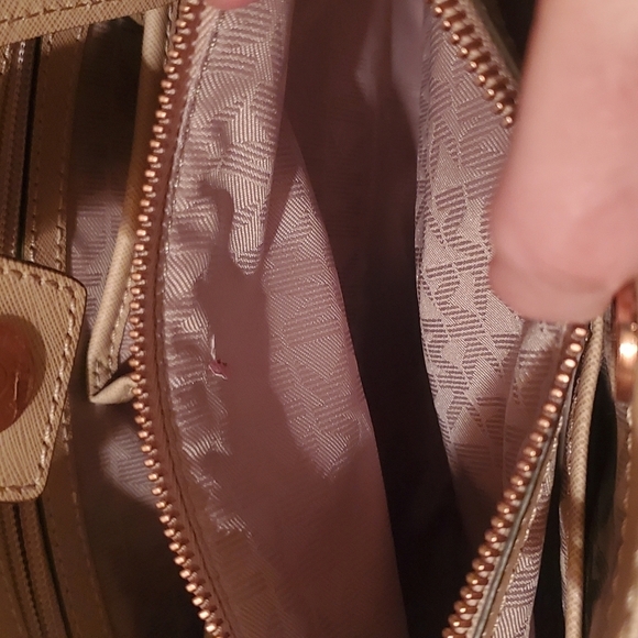 Michael Kors Cynthia‎ Medium Saffiano Leather Satchel with Shoulder Strap - Picture 12 of 16